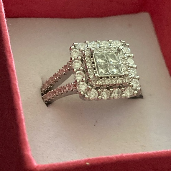 NIB 1.75ct S1 lab Diamond .925 Silver Ring Prong set Square Cut/pavé - Picture 4 of 7